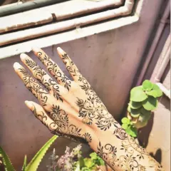 A classic Arabic henna design is always a beautiful choice. This flowing vine or 'bel' pattern runs elegantly along the back of the hand, perfect for any celebration from a sangeet to a festive get-together.