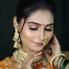 This is a beautiful example of a Maharashtrian bridal look with a glowing, dewy base. I teach techniques to make the skin look healthy and radiant under any lighting.