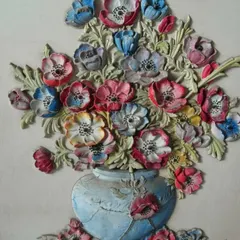 This piece demonstrates sculpture on canvas, where a bouquet of flowers is given a three-dimensional form. Our classes cover the techniques to build and paint these impressive structures.