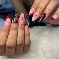 I'm obsessed with this moody and complex set. It combines tortoise shell art, deep red French tips, and delicate 3D floral details for a truly unique and screenshot-worthy manicure.