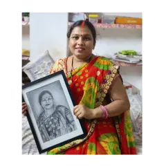 It’s always a joy to see a happy client with their finished artwork. Here, she holds the framed graphite sketch I created for her.