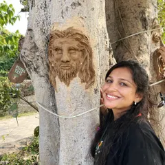 I believe trees have spirits, so I created this 'tree buddy' during a workshop. Using natural clay, I sculpted a face directly onto the trunk of a tree, giving it a personality and a presence. It’s my way of personifying and connecting with the living world around us.
