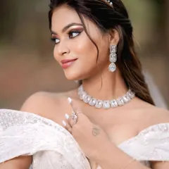 A close-up of the bride's soft glam makeup. The defined eyes and glowing skin are perfect for a romantic and modern bridal style.