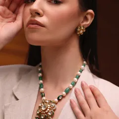 A modern, chic look for a jewelry campaign. I paired a sophisticated blazer with a soft glam makeup look, featuring a winged liner and a warm, matte lip to create an image of contemporary elegance.