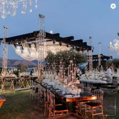 The magic is in the scale and the detail. An evening reception in Turkey, where grand chandeliers and olive trees create an unforgettable setting. We orchestrate every element to transform a space into a breathtaking experience.