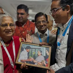Another precious photo from my meeting with Sudha Murty madam, sharing a memory from the past. Her encouragement means the world to me.