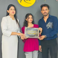 Awarding a certificate to a student at the successful completion of the Rajasthan masterclass.