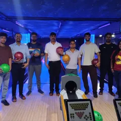 Another group of competitors ready to roll for the finals. We see all kinds of teams, from office groups letting off steam to seasoned bowlers aiming for the top spot on the leaderboard.