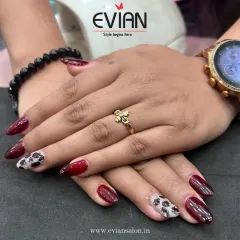 A bold and glamorous combination of deep maroon gel polish with a striking leopard print accent nail. This design shows how you can mix classic colors with trendy patterns for a standout look.