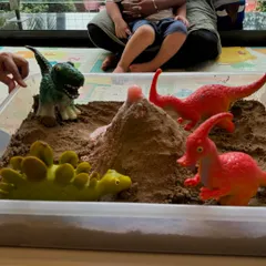 Welcome to the Jurassic period! This dinosaur-themed sensory bin features a sand volcano, colorful toy dinosaurs, and plenty of space for imaginative play. I create these small worlds to help kids explore different concepts through touch and storytelling.