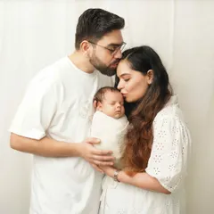 A family portrait is more than just a picture; it's the feeling of being whole. I love capturing these moments of pure connection, where mom and dad are wrapped up in the magic of their new baby. These light and airy family photos are perfect for remembering the beginning of your story.