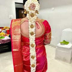 A South Indian bridal look is incomplete without a magnificent hairstyle. This grand floral braid, adorned with fresh mallige and traditional temple-style embellishments, is a testament to the intricate and timeless beauty I specialize in creating.
