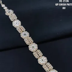 The same beautiful Kundan sheesh patti design, this time with a green stone. I offer different color options to ensure a perfect match with your outfit.