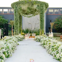 A walk to remember. This serene aisle, lined with a lush carpet of white hydrangeas and roses, leads to a mandap that feels like a piece of heaven on earth. It’s pure, timeless elegance.