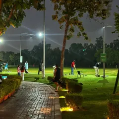 The driving range comes alive at night. Our floodlights create a dramatic setting for an evening golf session with your friends or colleagues.