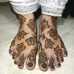 Amazing student work on this full-foot floral design. They did a fantastic job creating a symmetrical and detailed pattern.