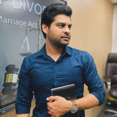 A moment from my session on family law. The background shows the topic of the day: "Grounds of Divorce under the Hindu Marriage Act," a crucial subject for both legal practice and judiciary exams.