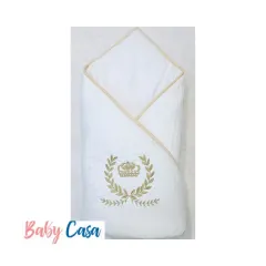 A classic white wrap with a regal touch. The golden embroidered crown and laurel design makes this a simple yet sophisticated choice for any newborn.