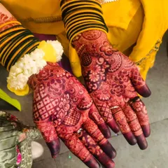 This is the result I aim for every time: a deep, rich reddish-brown henna stain. This beautiful color comes from my 100% organic henna paste, captured here with traditional bangles for a festive look.