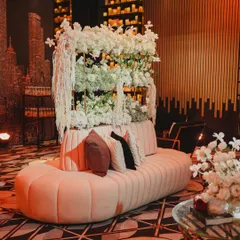 Every space should have something to say. For this lounge area, we created a stunning floral installation behind the seating, turning it into a beautiful photo opportunity.