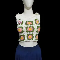 A bright and summery crop top made with daisy granny squares. The combination of white, pink, and green is so fresh. The tie-up straps make it easy to adjust for comfort.