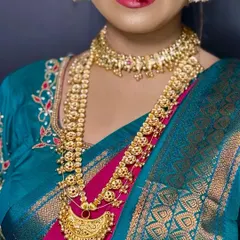 A detailed shot of a traditional Maharashtrian gold-finish necklace. I offer a wide range of authentic temple and traditional jewellery for rent.