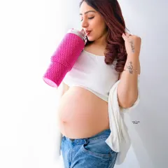 A fun and casual shot of a glowing mamma taking a quick break. It shows that our sessions are relaxed and all about making you feel comfortable.