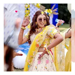 Our 'swag waali bride' Rumani, dancing at her Haldi function. She is wearing a custom-made pastel floral jewellery set, including a necklace, hathphool, and tikka.