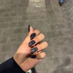 A still shot of the stunning black reflective glitter nails. Even without the flash, the deep, multi-dimensional sparkle is absolutely mesmerizing. Perfect for a night out.