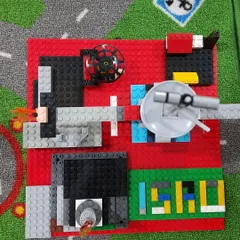 An awesome creation from our LEGO Mindgym workshop. This piece shows incredible imagination, combining different elements to build a complex, multi-level structure with moving parts.
