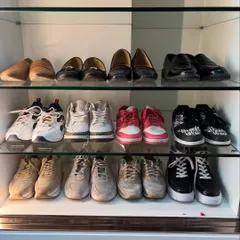 This shoe cabinet now has a clear system. I've arranged the shoes by type, with formal shoes, sneakers, and casuals all on their own dedicated shelves for easy access.