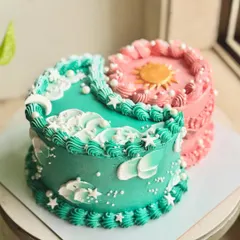 It’s giving cosmic energy. This unique design features two cakes joined together, one representing the moon in teal and the other the sun in pink, each with its own delicious flavor.