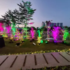 Our lighting services can turn a simple garden into an extraordinary venue. For this event, we used a mix of uplighting and fairy lights to create a festive and high-end party atmosphere.