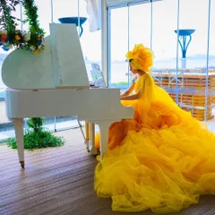A pianist in a stunning yellow gown plays a white grand piano, providing an element of high fashion and artistry to this boat party in Istanbul. We curate entertainment that doubles as a visual spectacle.