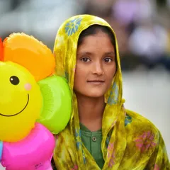 Her eyes hold so many stories. This young balloon seller in Manali had a quiet strength and beauty that I had to capture. These are the faces that stay with you long after the trip is over.