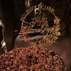We were so honored to create this elegant gold mirror acrylic topper for a 65th wedding anniversary. It’s a beautiful keepsake designed to celebrate a lifetime of love, adding a touch of class to such a momentous occasion.