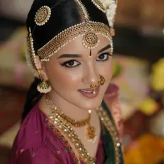 Another angle of this gorgeous Iyengar bride. The makeup is designed to look perfect from every angle, ensuring she is picture-perfect throughout her Muhurtham ceremony.