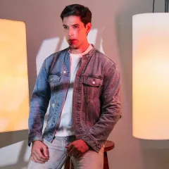 This editorial shot for a denim jacket uses moody, dramatic lighting to create a strong, memorable brand image. We use creative lighting techniques to tell a story and capture a specific attitude.