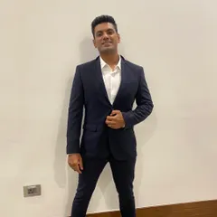 A quick picture in the green room before heading out to the stage. The calm before the storm.