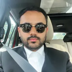 A quick selfie while on the way to court. Being an advocate means always being on the move, ready for the day's challenges.