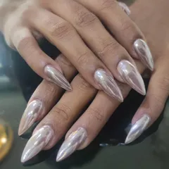 Fierce and futuristic. These long stiletto nails are coated in a brilliant silver chrome finish for a high-impact, metallic look.