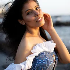 A great lifestyle shot is about more than just a good location. It's about capturing a feeling. Using the golden hour light at the beach, this image was created to feel effortless, warm, and aspirational, perfect for fashion and beauty brands.