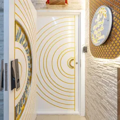 Here you can see the double-door design. The pattern on the safety door continues onto the main inner door, creating a stunning visual effect when opened. This is what I mean by thematic design.