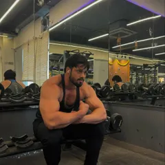 A moment of rest and reflection between sets. Progress is driven by intensity and focus.