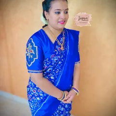 Another shot of this elegant guest makeover. The simple hairstyle and natural makeup allow her beautiful saree and embroidery to stand out.
