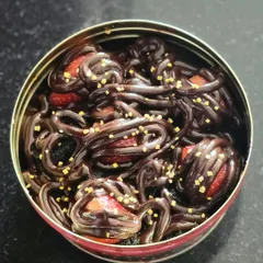 The finished chocolate and strawberry creation, all packed in a convenient tin. The combination of rich chocolate, fresh fruit, and crunchy sprinkles makes for a dessert with wonderful textures and flavors.