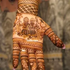 A design that tells a story of sisterhood. This custom mehendi for the bride's sister features a portrait of them on a swing, capturing a shared childhood memory and the unbreakable bond they share.