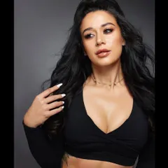 For this studio shoot with the beautiful Kishu Shroff, I created a voluminous half-ponytail with flowing waves. This look is all about drama and movement.