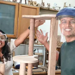 The proud builders, Poonam and myself, during the assembly of the cat tree. It's a complex project, but we guide you every step of the way.