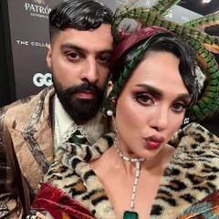 A fun selfie from the GQ Best Dressed event, showing a close-up of the 1920s flapper hairstyle with its sculpted waves and feathered headpiece.
